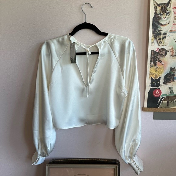 H&M white satin bishop sleeve crop top - Picture 4 of 4